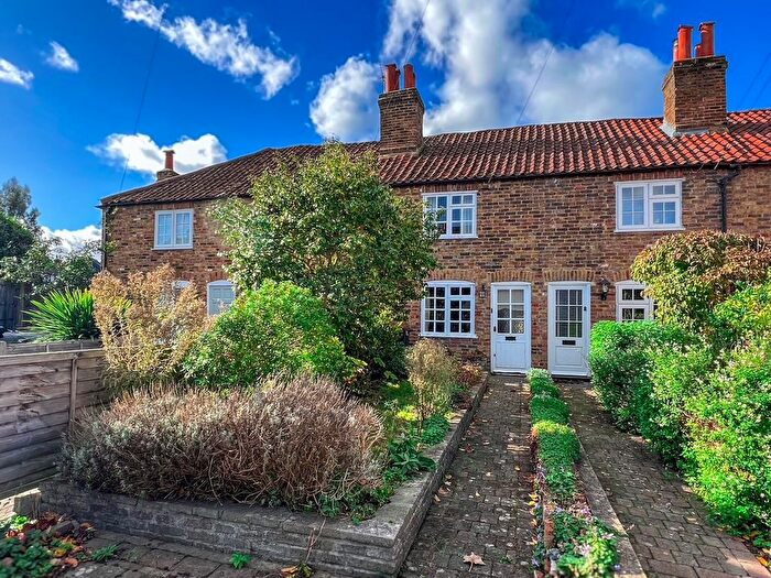 2 Bedroom Cottage For Sale In Bell Road, East Molesey, KT8