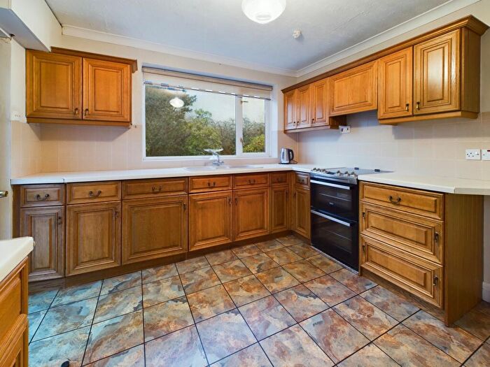 2 Bedroom Detached Bungalow For Sale In Merthyr Road, Llanfoist, NP7