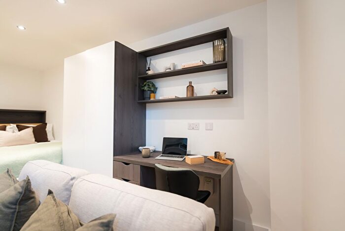 Studio To Rent In Apt, Churchill House Residence #, LS1