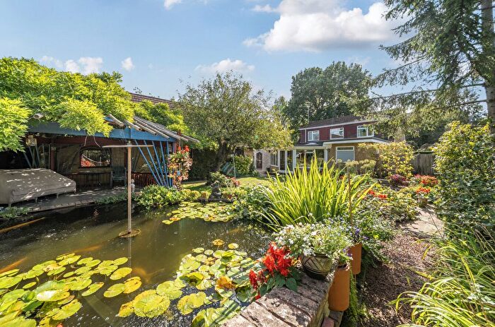 4 Bedroom Detached House For Sale In Fenns Lane, West End, Woking, GU24