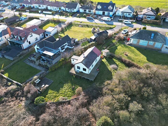 2 Bedroom Detached Bungalow For Sale In Gap Road, Hunmanby Gap, YO14