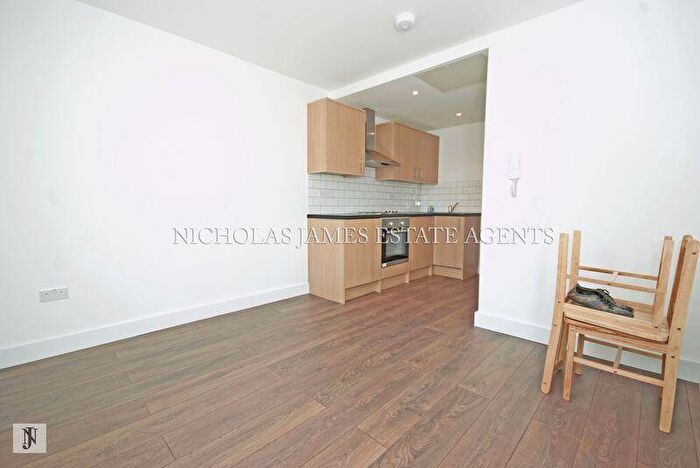 Flat To Rent In Wightman Road, Haringey, London, N8