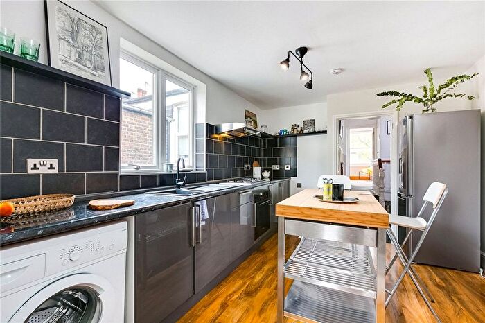 1 Bedroom Flat For Sale In Montgomery Road, London, W4