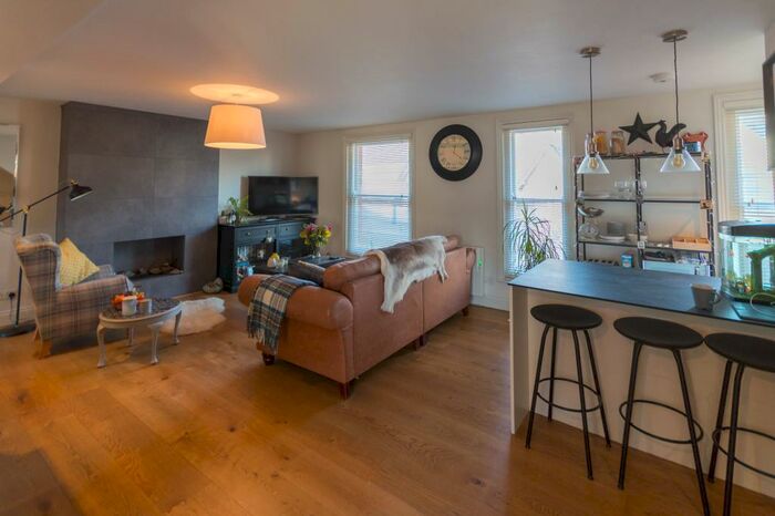 2 Bedroom Flat To Rent In North Street, Wilton, Salisbury, SP2