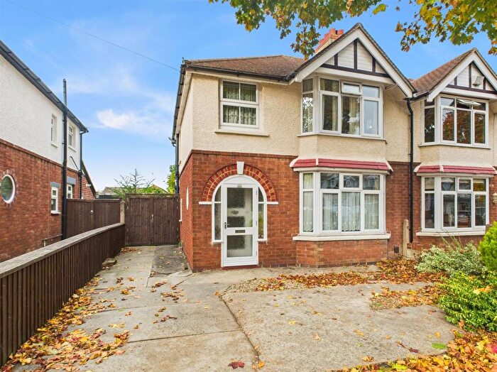 3 Bedroom Semi-Detached House For Sale In Wellsprings Road, Longlevens, Gloucester, GL2