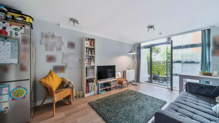 2 Bedroom Flat For Sale In Maltings Close, London, E3