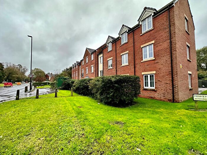 2 Bedroom Apartment To Rent In Lakeside Mews, Fieldside, DN8