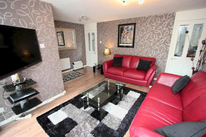 3 Bedroom Flat To Rent In St Katharine's Way, Wapping, London, E1W