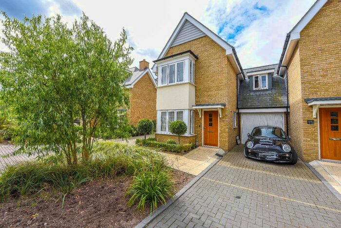 3 Bedroom Semi Detached House For Sale In Lower Sunbury, Surrey, TW16