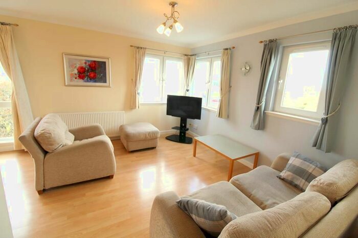 2 Bedroom Flat To Rent In Bothwell Road, Top Floor, AB24
