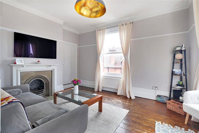 2 Bedroom Flat For Sale In Grove Hill Road, Tunbridge Wells, Kent, TN1