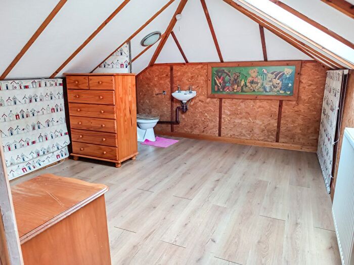 2 Bedroom Bungalow For Sale In Owls Hoot, Lydney, GL15