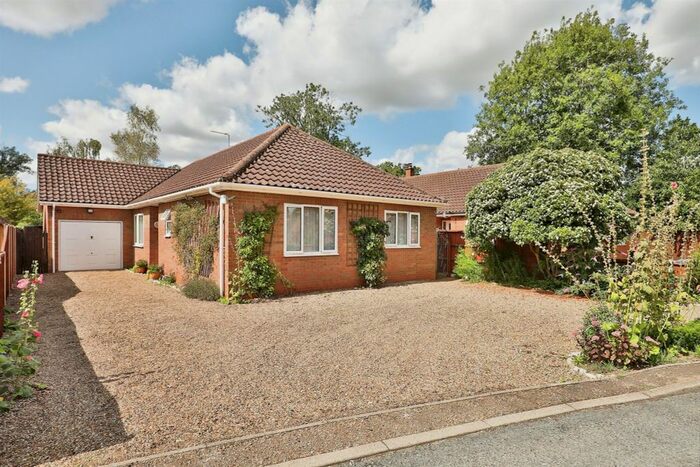 3 Bedroom Detached Bungalow For Sale In Eastleigh Gardens, Barford, Norwich, NR9