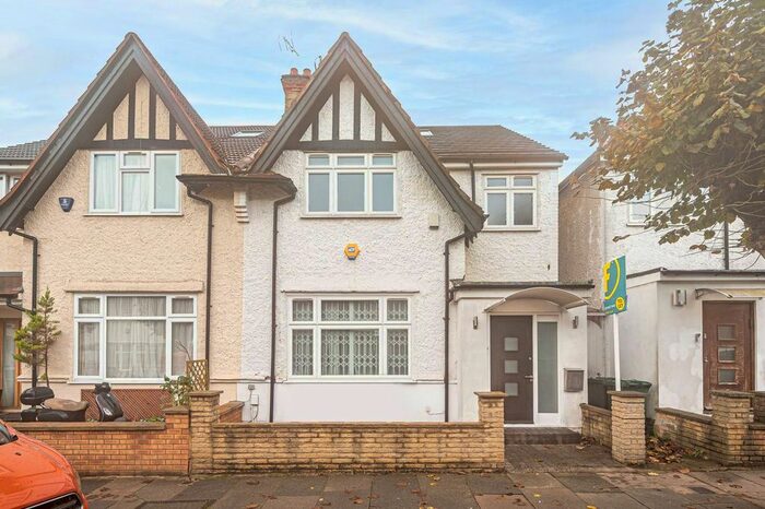 5 Bedroom Semi-Detached House To Rent In Gainsborough Gardens, Golders Green, London, NW11