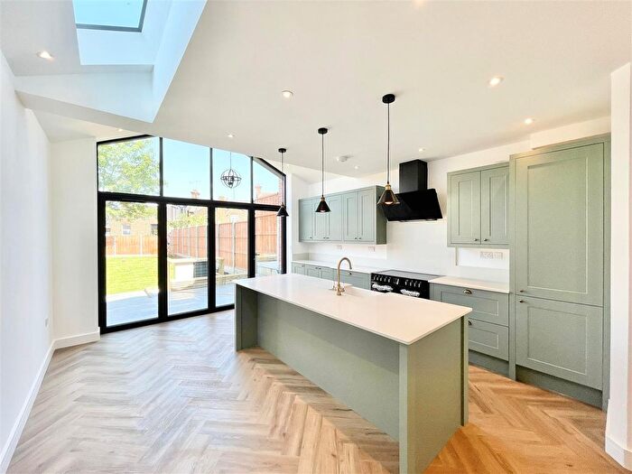 4 Bedroom Property To Rent In Aubrey Road, London, E17