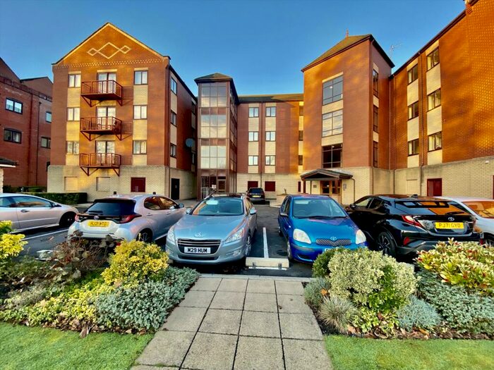 3 Bedroom Flat To Rent In Navigation Way, Preston, Lancashire, PR2