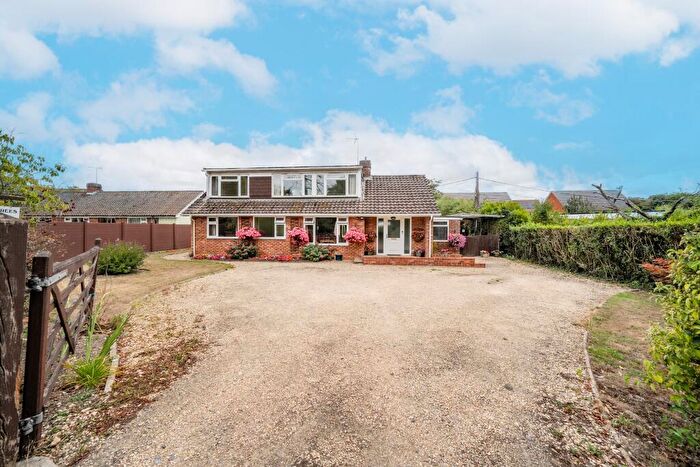5 Bedroom Detached House For Sale In Picket Piece, Andover, SP11