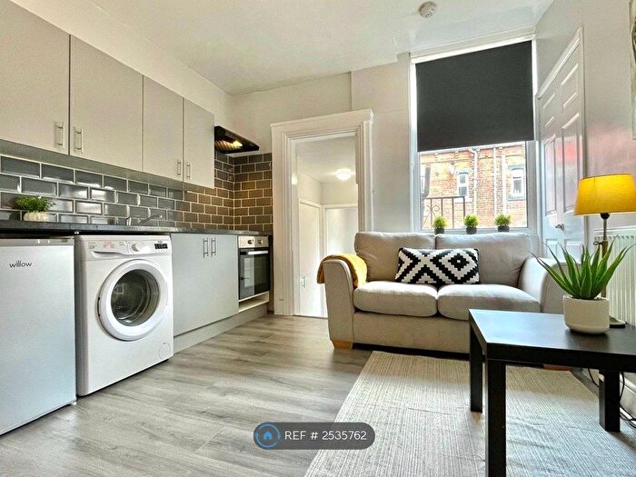 1 Bedroom Flat To Rent In Aston Street, Leeds, LS13
