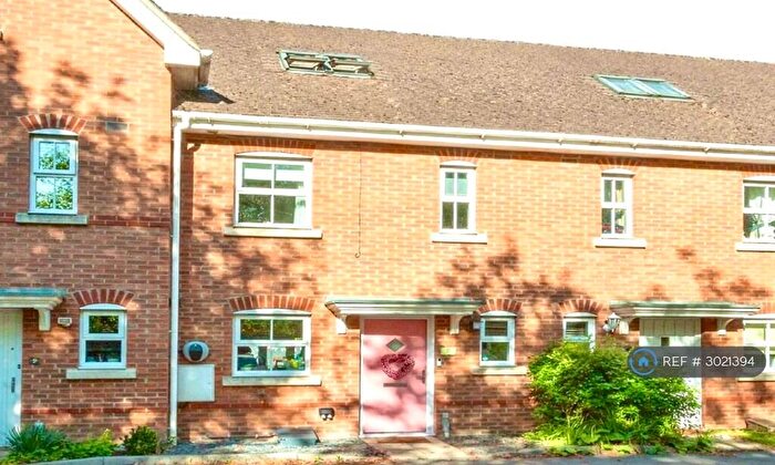 3 Bedroom Terraced House To Rent In Hams Corner, Hook, RG27