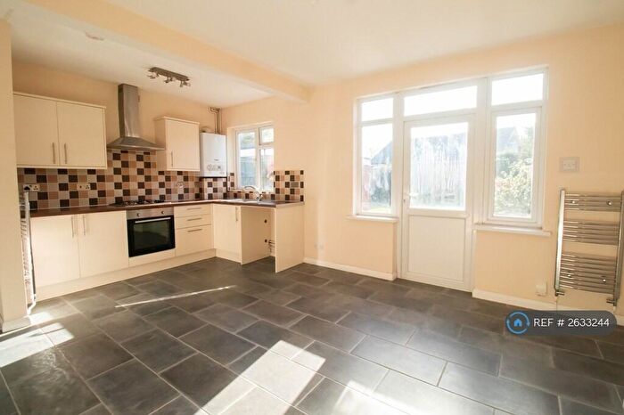 3 Bedroom Semi Detached House To Rent In Roehampton Drive, Wigston, LE18