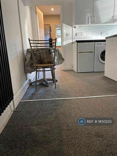 1 Bedroom Flat To Rent In Gordon Road, Canterbury, CT1