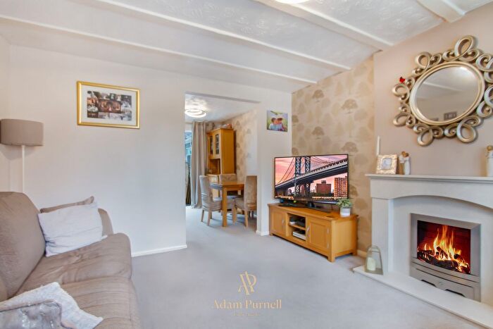 3 Bedroom Semi-detached House For Sale In Rydal Close, Hinckley, LE10