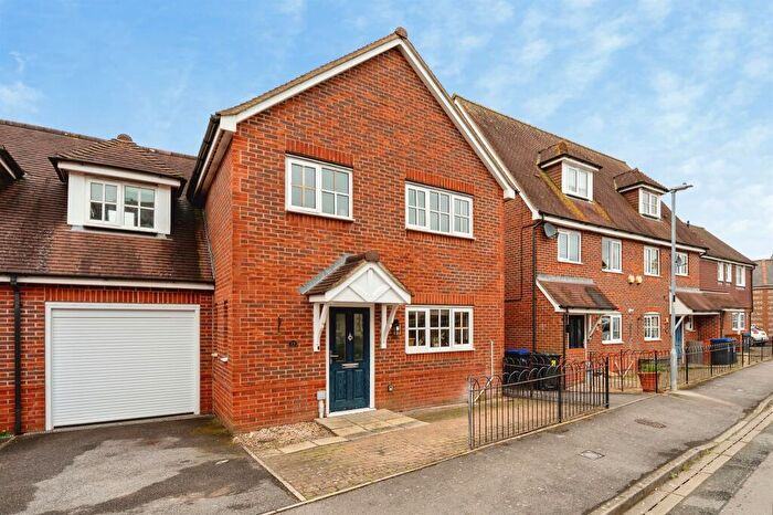 4 Bedroom Link Detached House For Sale In Carpenter Drive, Amesbury, Salisbury, SP4
