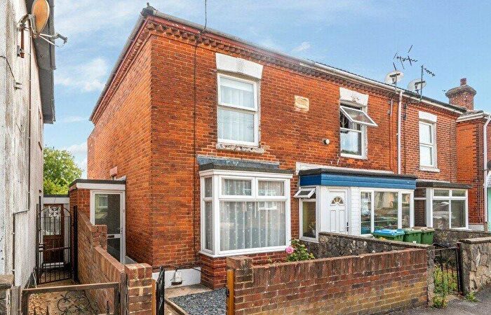 2 Bedroom End Of Terrace House For Sale In Firgrove Road, Freemantle, Southampton, Hampshire, SO15
