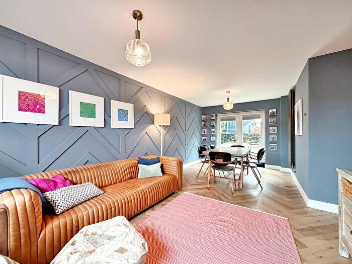 3 Bedroom Detached House For Sale In Heol-Y-Glyn, Treharris, CF46