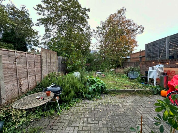 3 Bedroom Flat To Rent In Upper Clapton Road, Hackney, E5