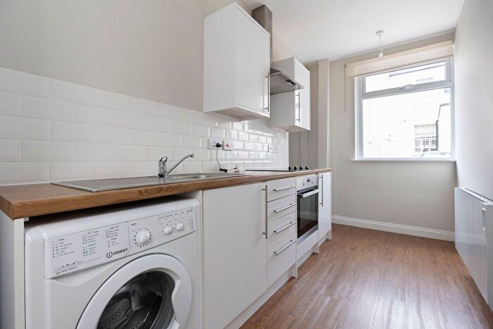 1 Bedroom Flat To Rent In Trinity Lane, Cheltenham, GL52
