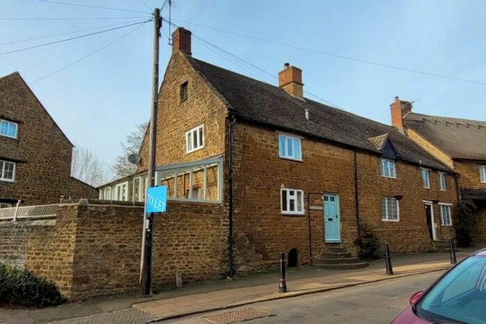 3 Bedroom Cottage To Rent In High Street, Adderbury, Oxon, OX17