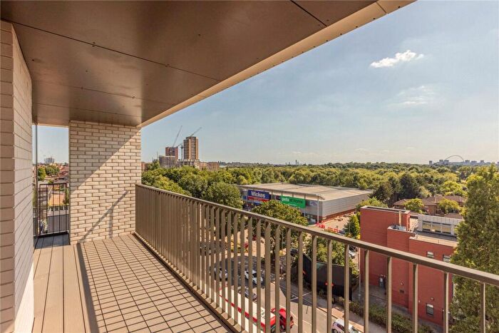3 Bedroom Apartment To Rent In Henshaw Parade, The Hyde, London, NW9