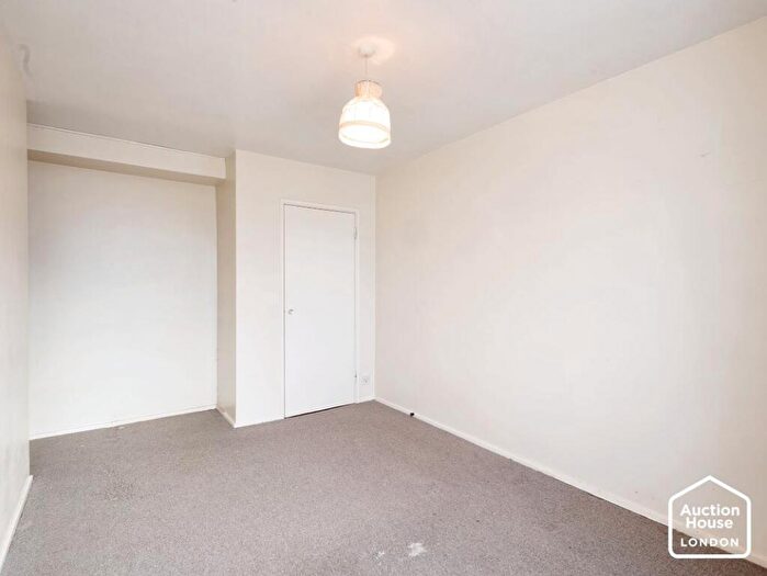 2 Bedroom Flat For Sale In Flat Mayflower House, The Drive, Great Warley, Brentwood, Essex, CM13
