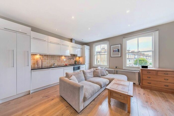 2 Bedroom Flat To Rent In Shelgate Road, Between The Commons, London, SW11