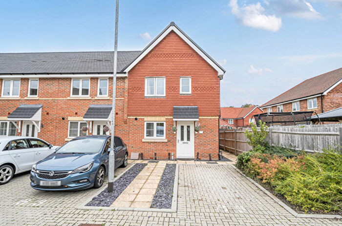 3 Bedroom End Of Terrace House For Sale In Yeomans Lane, Blackwater, Camberley, GU17