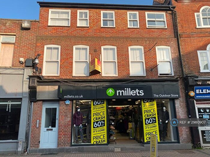 2 Bedroom Flat To Rent In High St, Chesham, HP5