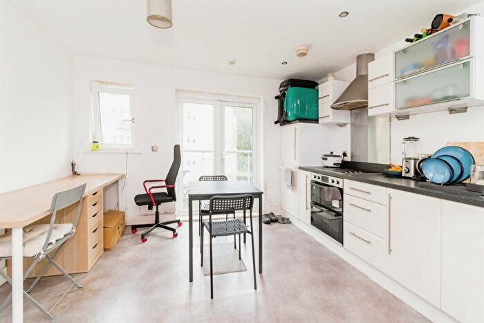 1 Bedroom Flat For Sale In Lower Canal Walk, Southampton, SO14
