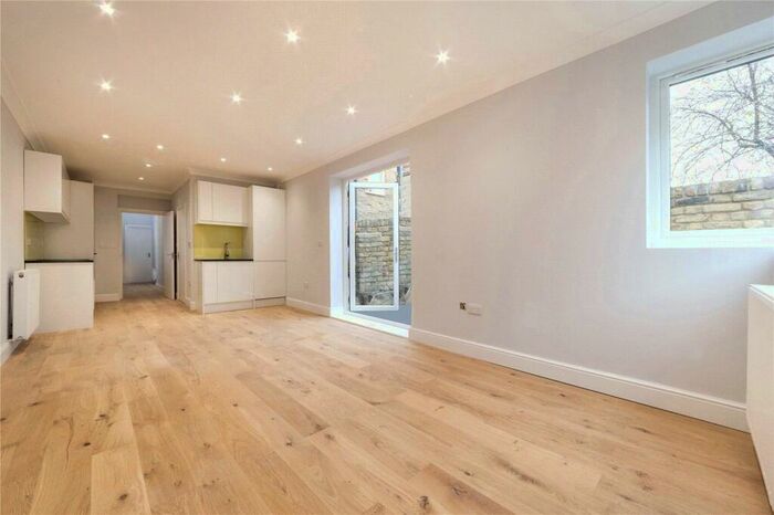 2 Bedroom Flat To Rent In York Way, Camden, N7