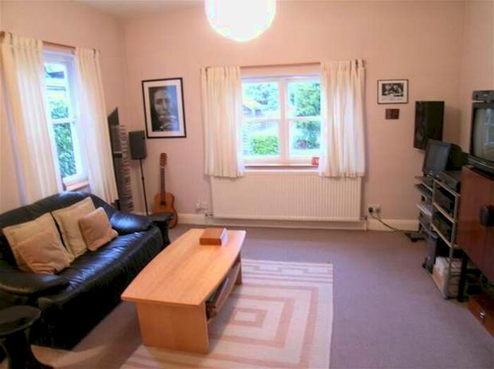 1 Bedroom Flat To Rent In Berrylands Road, Surbiton, KT5