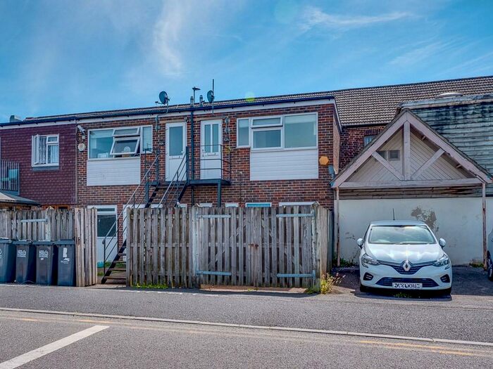 1 Bedroom Flat To Rent In High Street, Hailsham, East Sussex, BN27