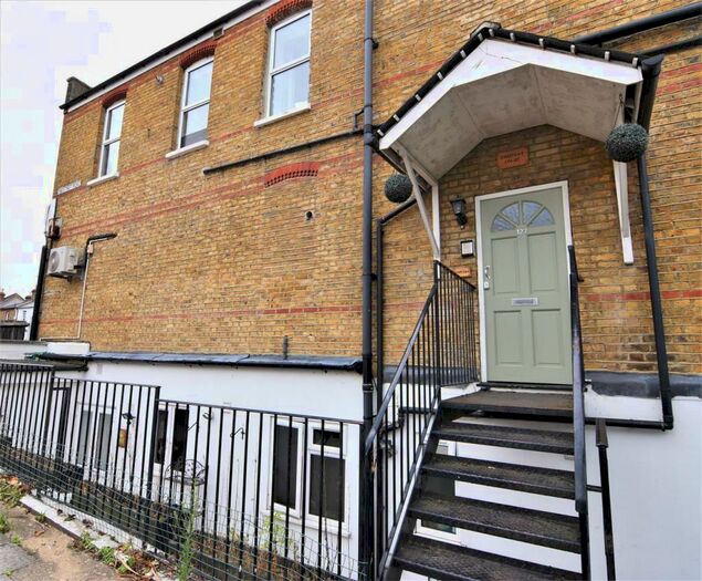 1 Bedroom Flat To Rent In Chestnut Court, Richmond Road, Kingston Upon Thames, KT2