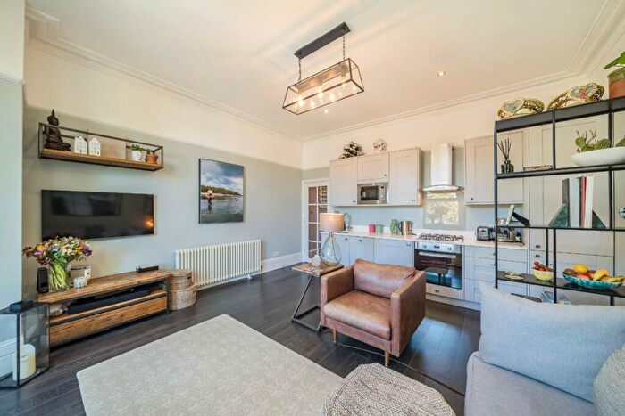 2 Bedroom Flat For Sale In Elmcourt Road, Streatham, SE27
