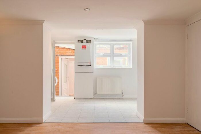 1 Bedroom Flat To Rent In Richmond Road, Twickenham, TW1