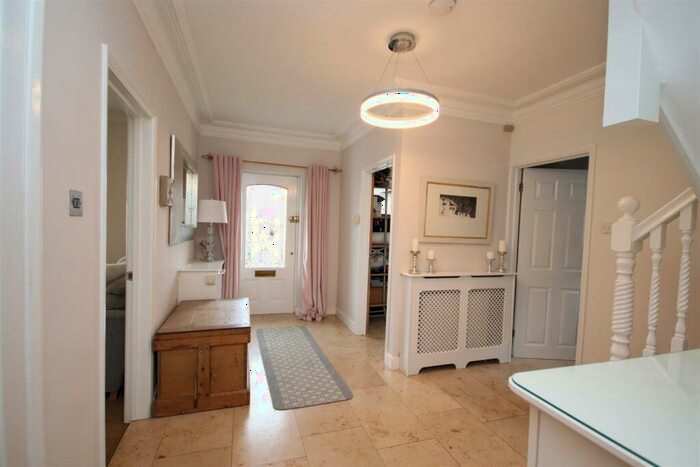 4 Bedroom Detached House For Sale In Main Road, Hextable, Swanley, BR8