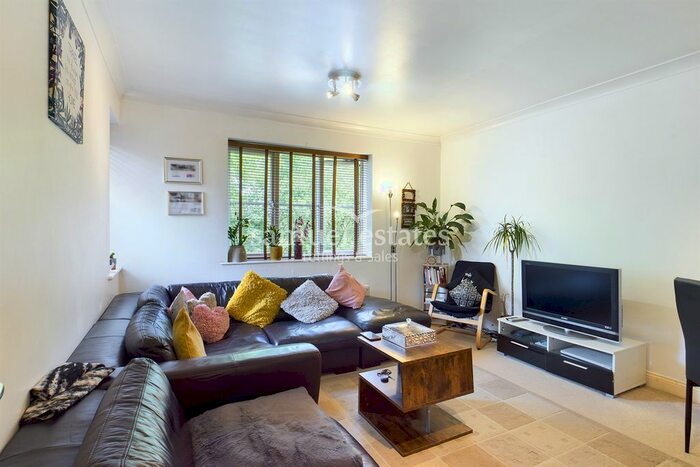 2 Bedroom Flat For Sale In Pembroke House, Colliers Wood, SW19