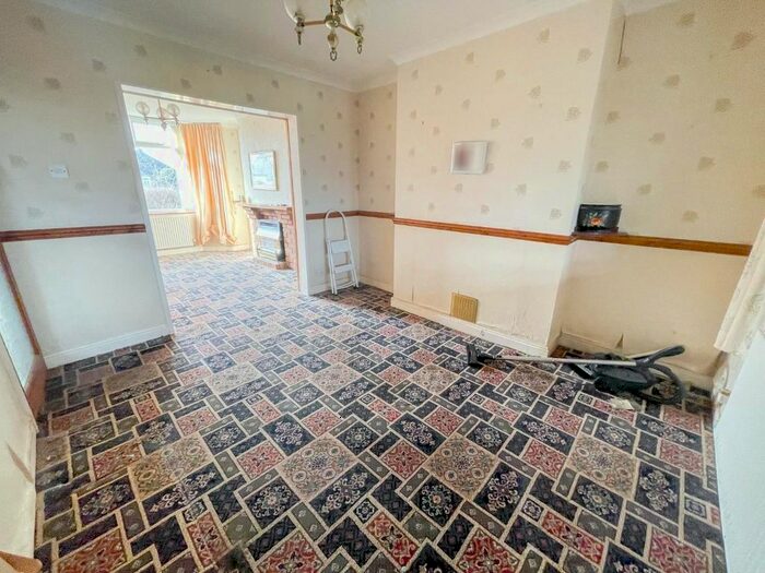 3 Bedroom SemiDetached House For Sale In Rugby Road, Binley Woods