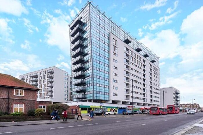 1 Bedroom Flat To Rent In Pinnacle House, Enfield, EN1
