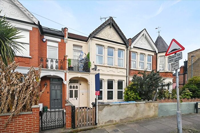 2 Bedroom Flat For Sale In Harlesden Gardens, London, NW10