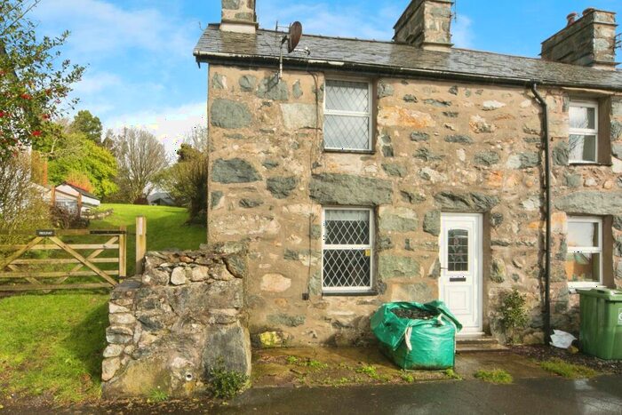 3 Bedroom End Of Terrace House For Sale In London Road, Garndolbenmaen, Gwynedd, LL51